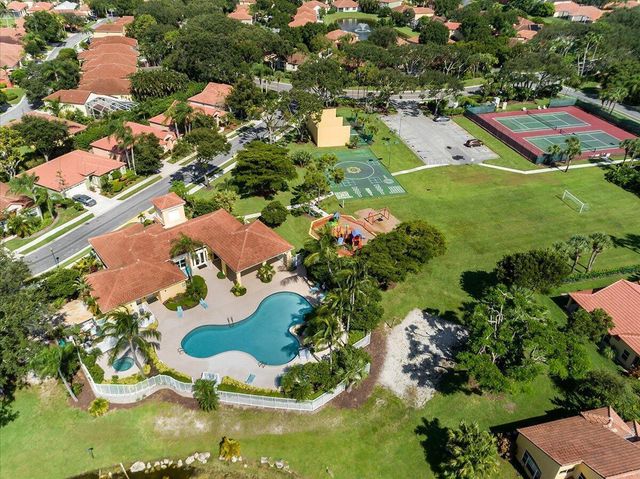 1019 Via Jardin, Riviera Beach, FL 33418