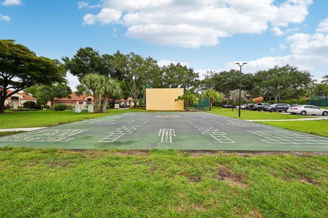 1019 Via Jardin, Riviera Beach, FL 33418