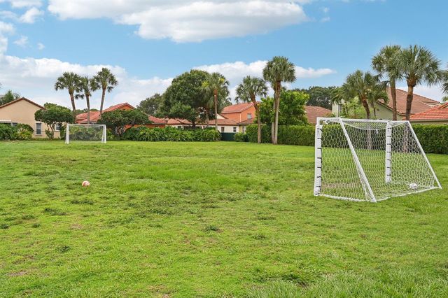 1019 Via Jardin, Riviera Beach, FL 33418