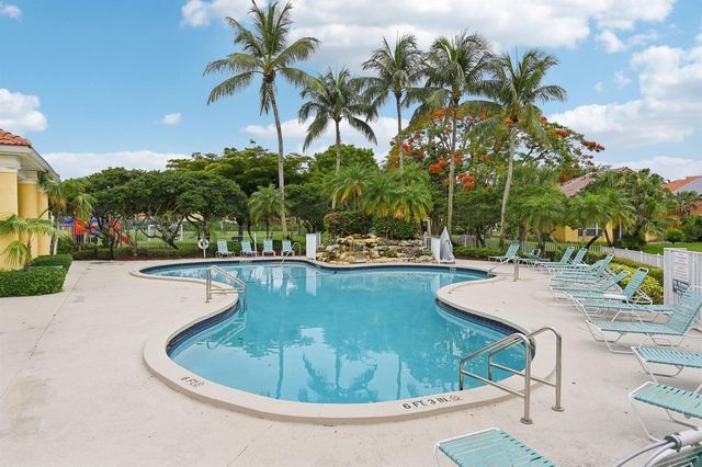 1019 Via Jardin, Riviera Beach, FL 33418