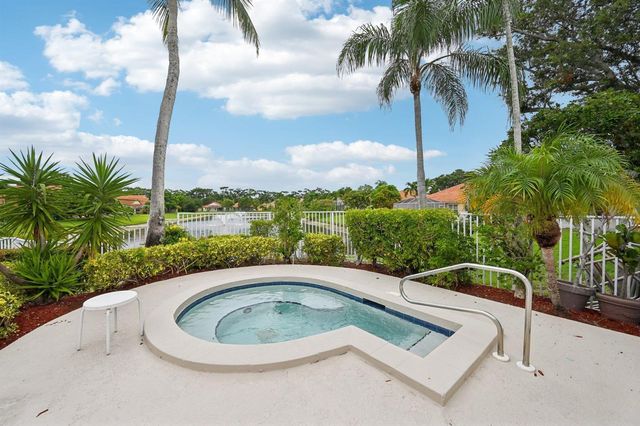 1019 Via Jardin, Riviera Beach, FL 33418