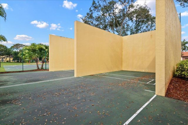 1019 Via Jardin, Riviera Beach, FL 33418