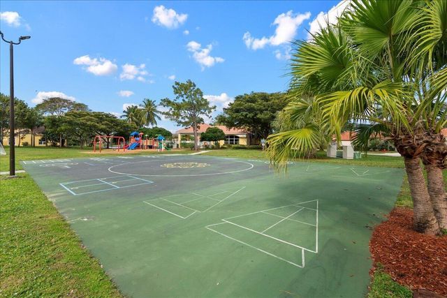 1019 Via Jardin, Riviera Beach, FL 33418