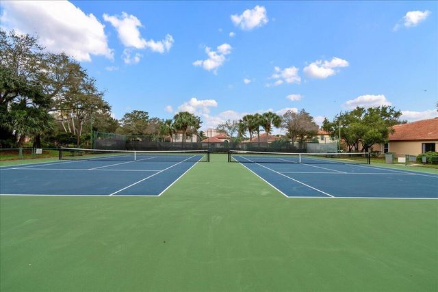 1019 Via Jardin, Riviera Beach, FL 33418