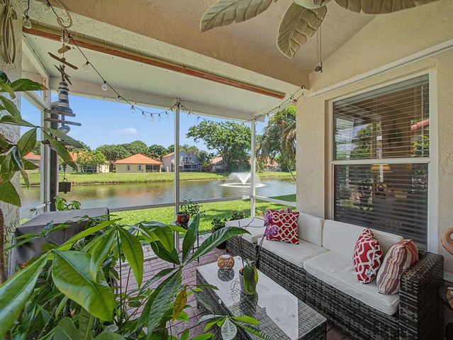 1019 Via Jardin, Riviera Beach, FL 33418