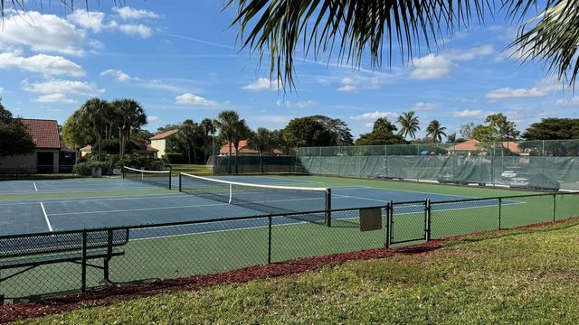 1019 Via Jardin, Riviera Beach, FL 33418