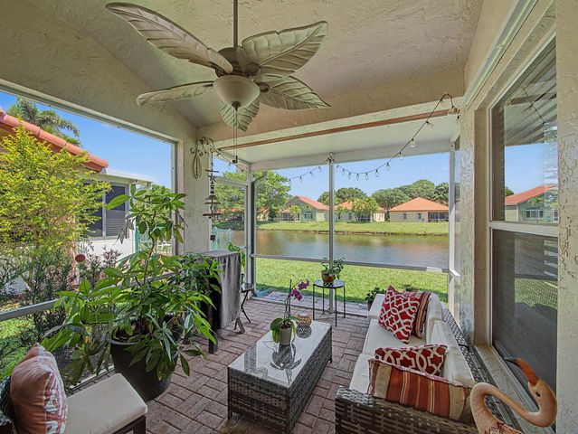1019 Via Jardin, Riviera Beach, FL 33418