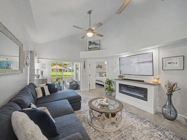 1019 Via Jardin, Riviera Beach, FL 33418