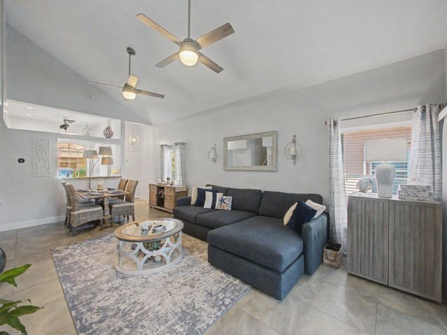 1019 Via Jardin, Riviera Beach, FL 33418
