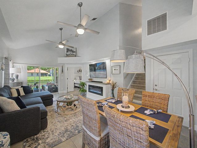 1019 Via Jardin, Riviera Beach, FL 33418