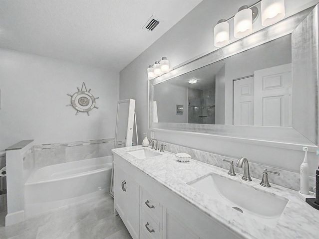 1019 Via Jardin, Riviera Beach, FL 33418