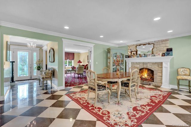 5 Merlin Lane, East Setauket, NY 11733