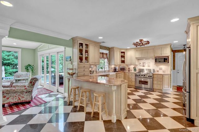 5 Merlin Lane, East Setauket, NY 11733
