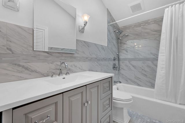 5 Merlin Lane, East Setauket, NY 11733