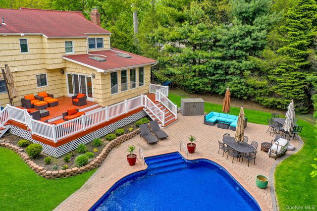 5 Merlin Lane, East Setauket, NY 11733