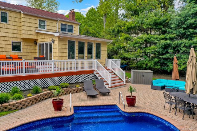 5 Merlin Lane, East Setauket, NY 11733