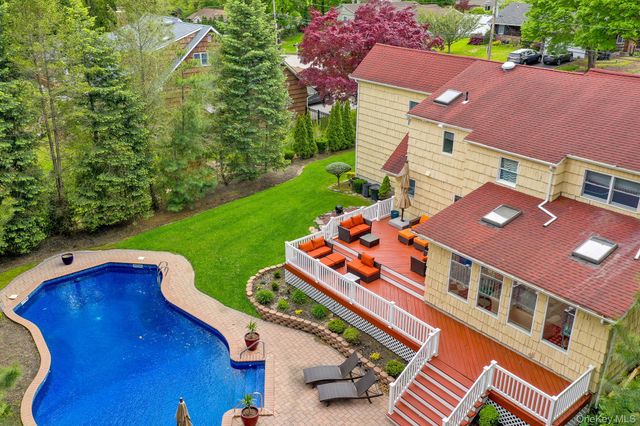 5 Merlin Lane, East Setauket, NY 11733