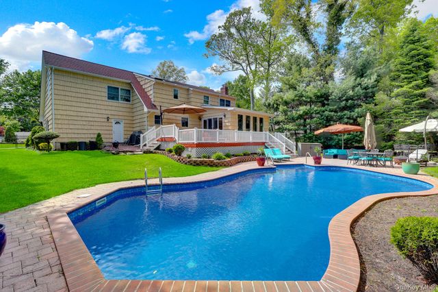 5 Merlin Lane, East Setauket, NY 11733