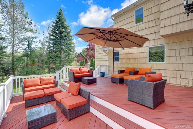 5 Merlin Lane, East Setauket, NY 11733