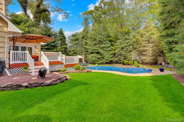 5 Merlin Lane, East Setauket, NY 11733