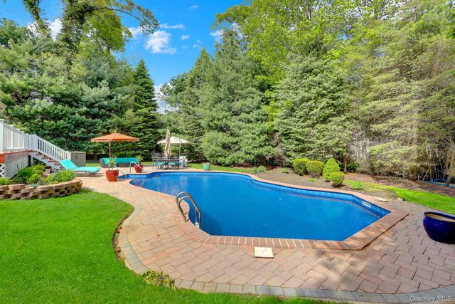 5 Merlin Lane, East Setauket, NY 11733