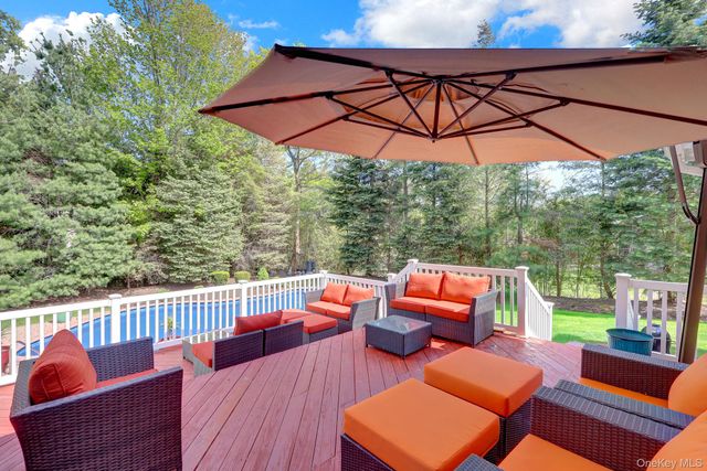 5 Merlin Lane, East Setauket, NY 11733