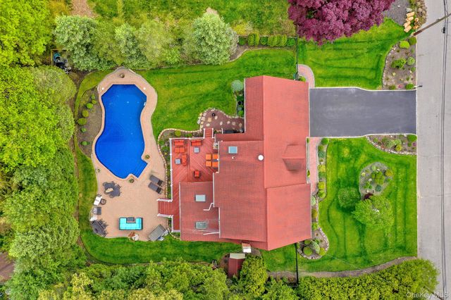 5 Merlin Lane, East Setauket, NY 11733