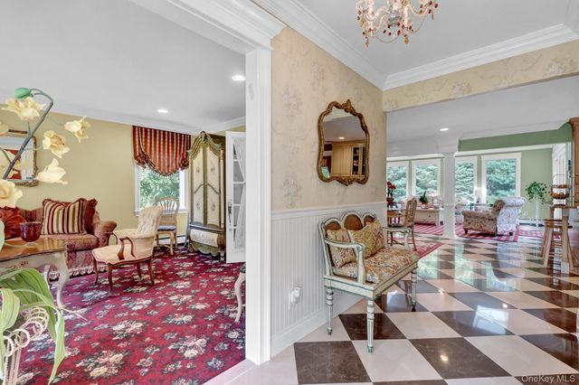 5 Merlin Lane, East Setauket, NY 11733