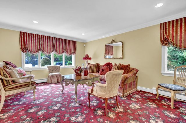 5 Merlin Lane, East Setauket, NY 11733