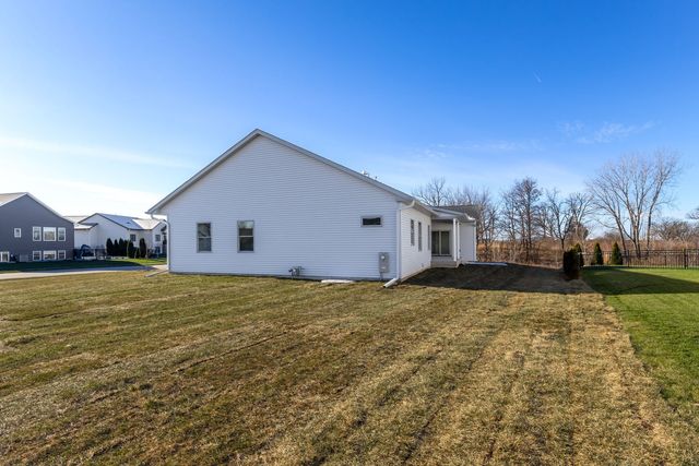 7091 SPRING CREEK Drive, Bettendorf, IA 52722