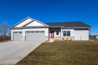 7091 SPRING CREEK Drive, Bettendorf, IA 52722