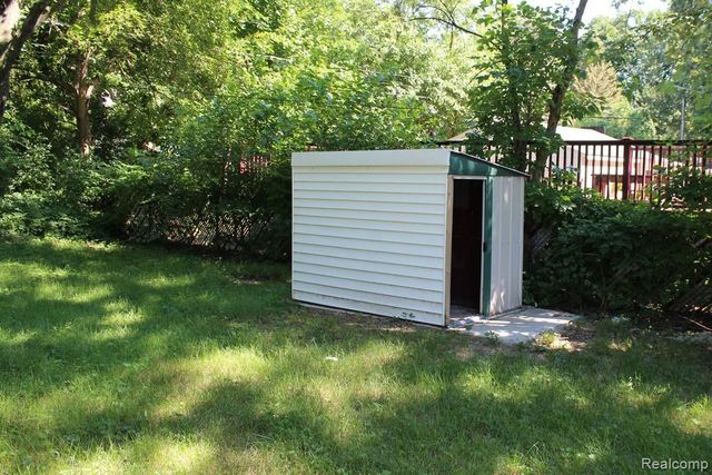 18620 Dalby, Redford, MI 48240