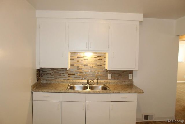 18620 Dalby, Redford, MI 48240