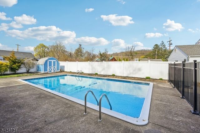 525 Ramapo Ave, Pompton Lakes Boro, NJ 07442