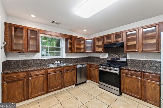 2492 Maple Street, East Point, GA 30344