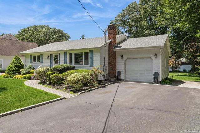 42 Summit Drive, Smithtown, NY 11787
