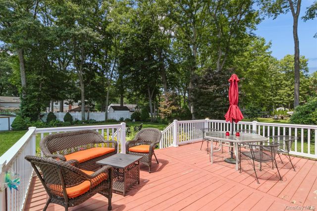 42 Summit Drive, Smithtown, NY 11787