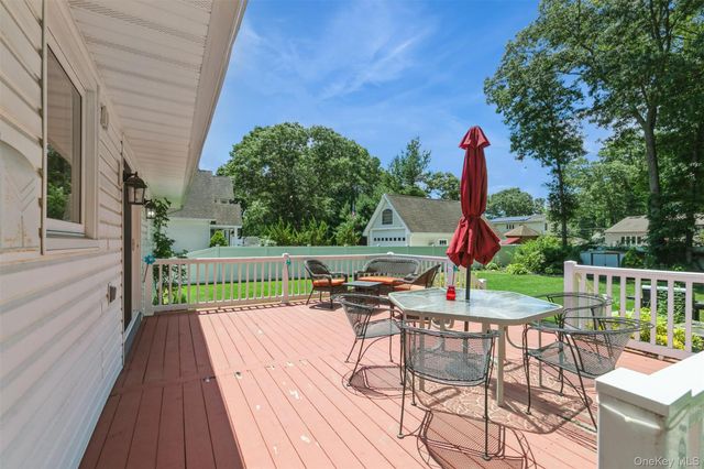 42 Summit Drive, Smithtown, NY 11787