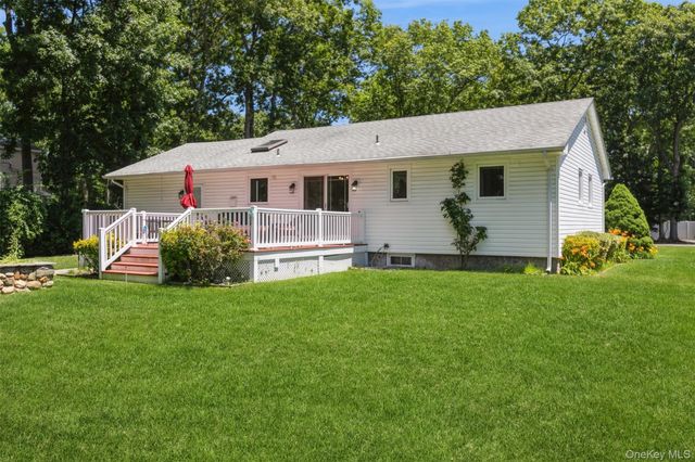 42 Summit Drive, Smithtown, NY 11787
