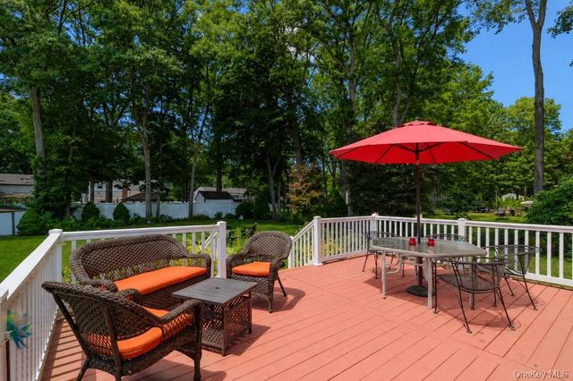 42 Summit Drive, Smithtown, NY 11787
