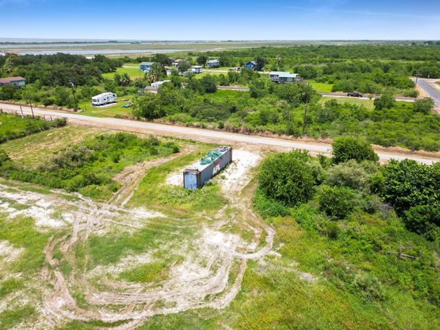 1305 Martinque Lane, Port Bolivar, TX 77650