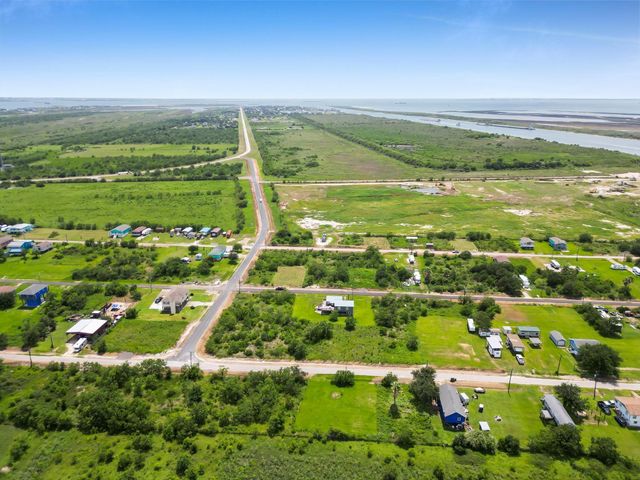 1305 Martinque Lane, Port Bolivar, TX 77650