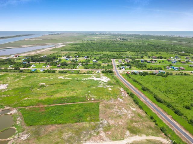 1305 Martinque Lane, Port Bolivar, TX 77650