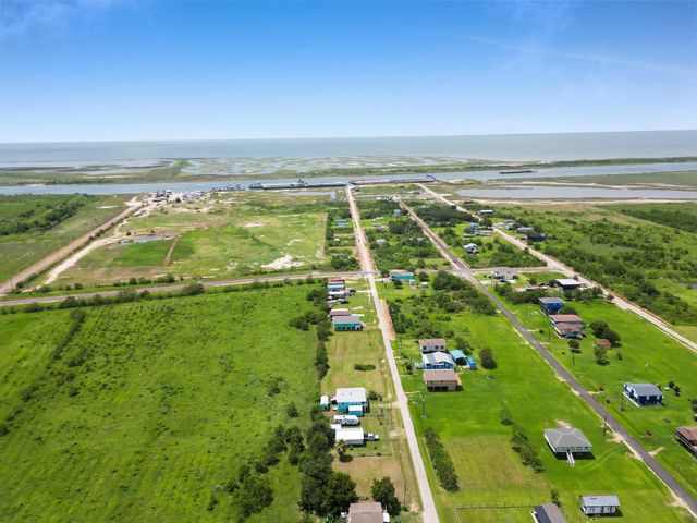 1305 Martinque Lane, Port Bolivar, TX 77650