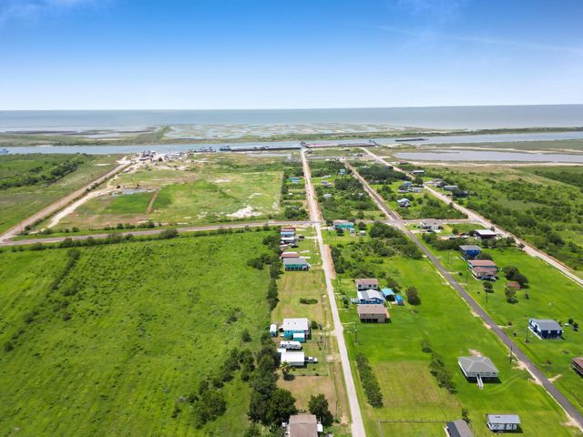 1305 Martinque Lane, Port Bolivar, TX 77650