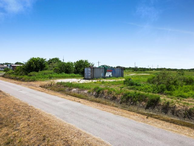 1305 Martinque Lane, Port Bolivar, TX 77650