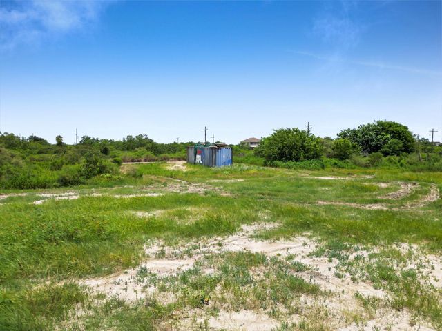 1305 Martinque Lane, Port Bolivar, TX 77650