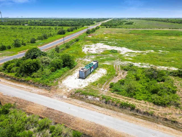1305 Martinque Lane, Port Bolivar, TX 77650