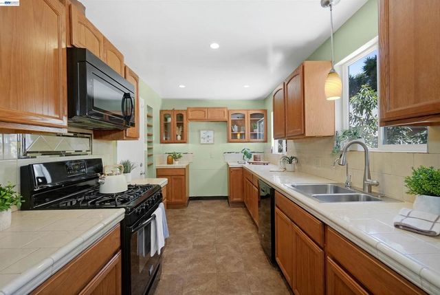 25826 Bryn Mawr Ave, Hayward, CA 94542