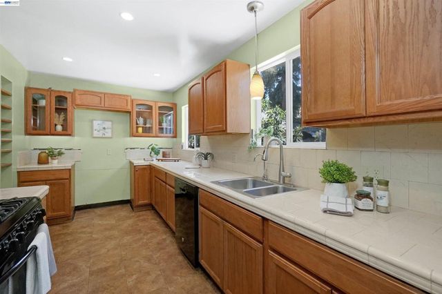 25826 Bryn Mawr Ave, Hayward, CA 94542